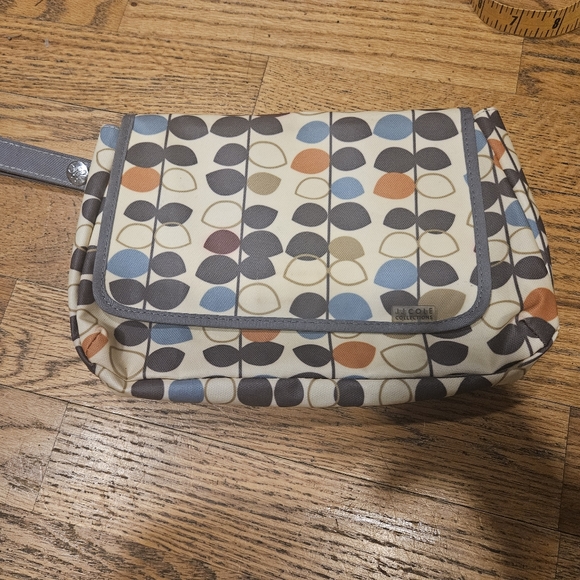 JJ cole wristlet 10.5" x 7.5" EUC I'm hear it has a diaper bag like this as well - Picture 1 of 5